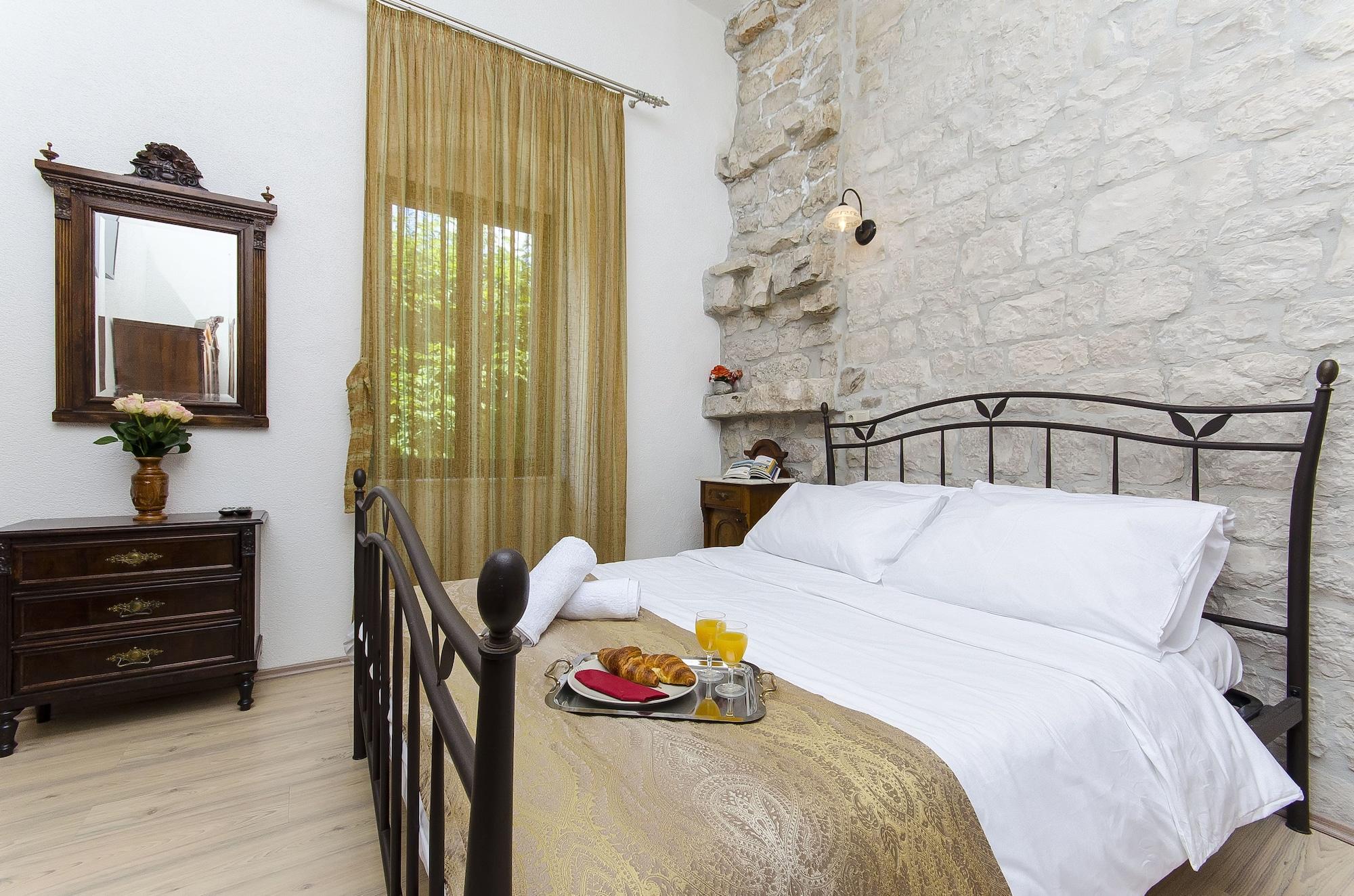 Palace Derossi Trogir Ngoại thất bức ảnh