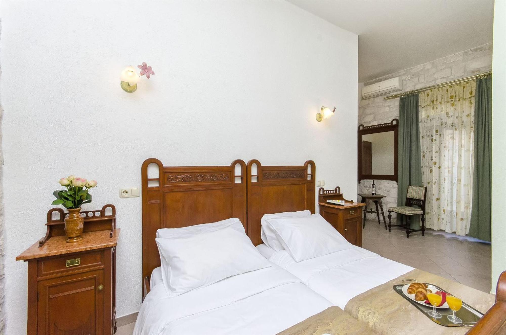 Palace Derossi Trogir Ngoại thất bức ảnh