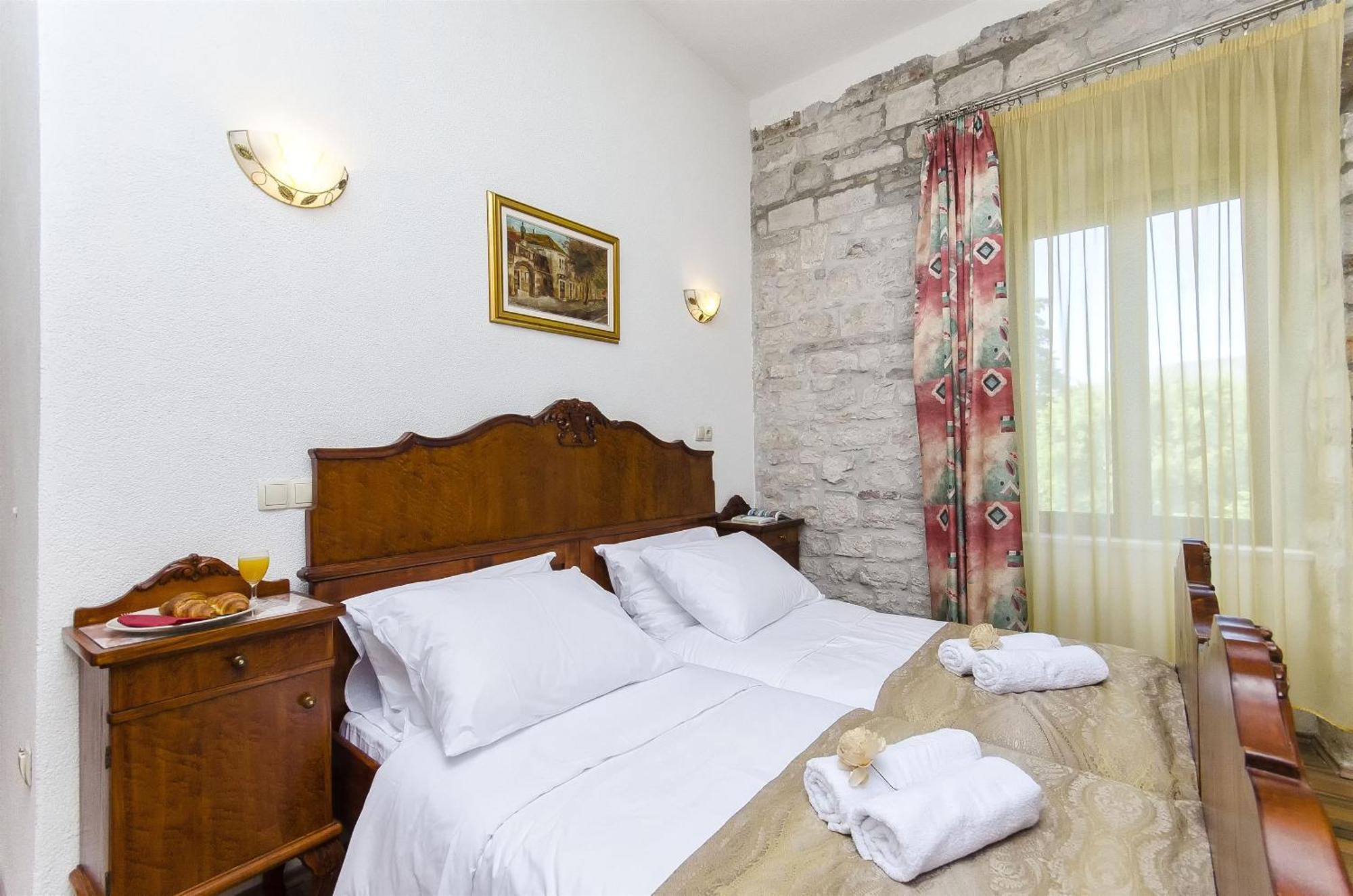 Palace Derossi Trogir Ngoại thất bức ảnh